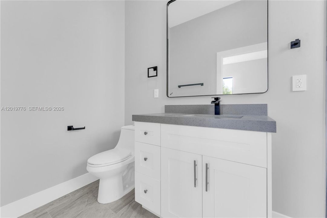 En Venta: $699,999 (4 camas, 3 baños, 1602 Pies cuadrados)