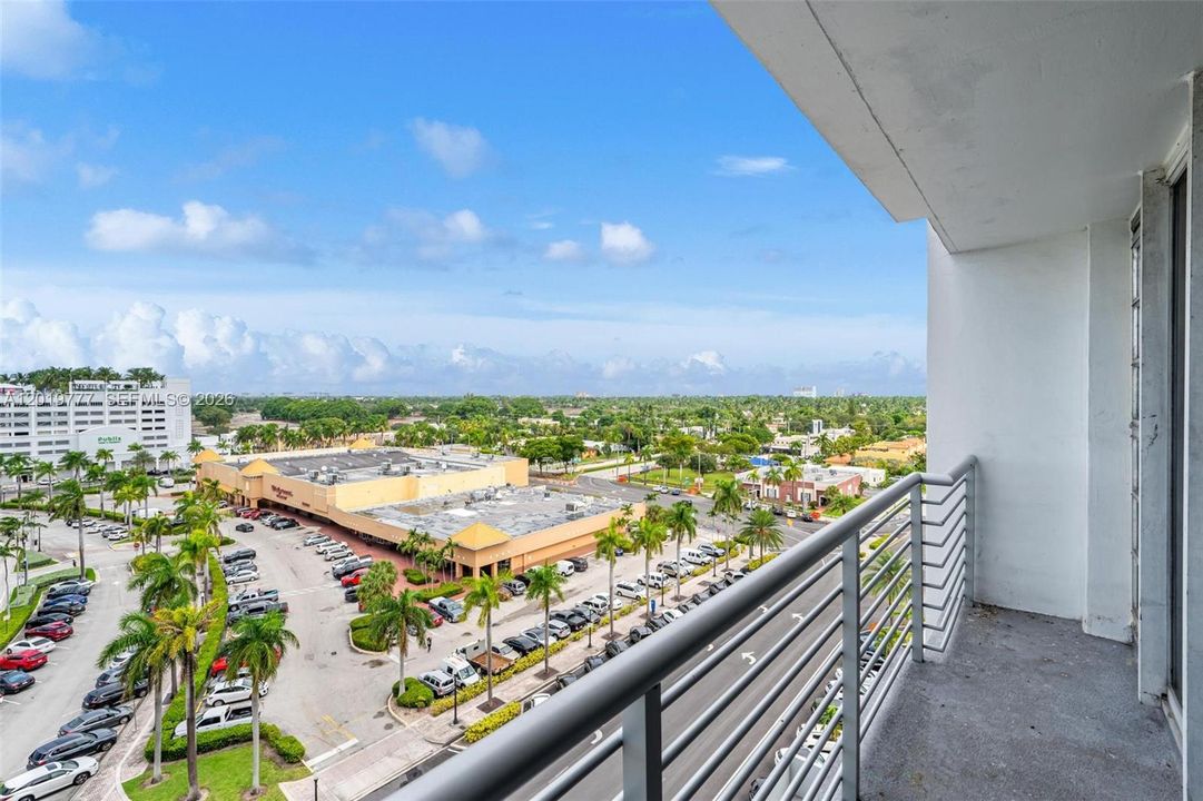 Active With Contract: $1,600 (0 beds, 1 baths, 474 Square Feet)