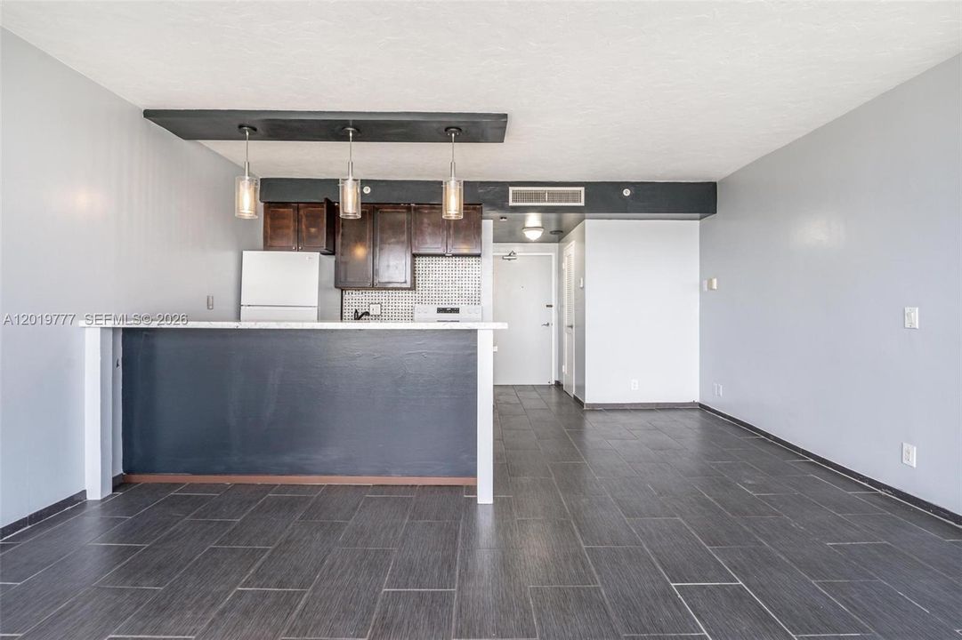 Active With Contract: $1,600 (0 beds, 1 baths, 474 Square Feet)