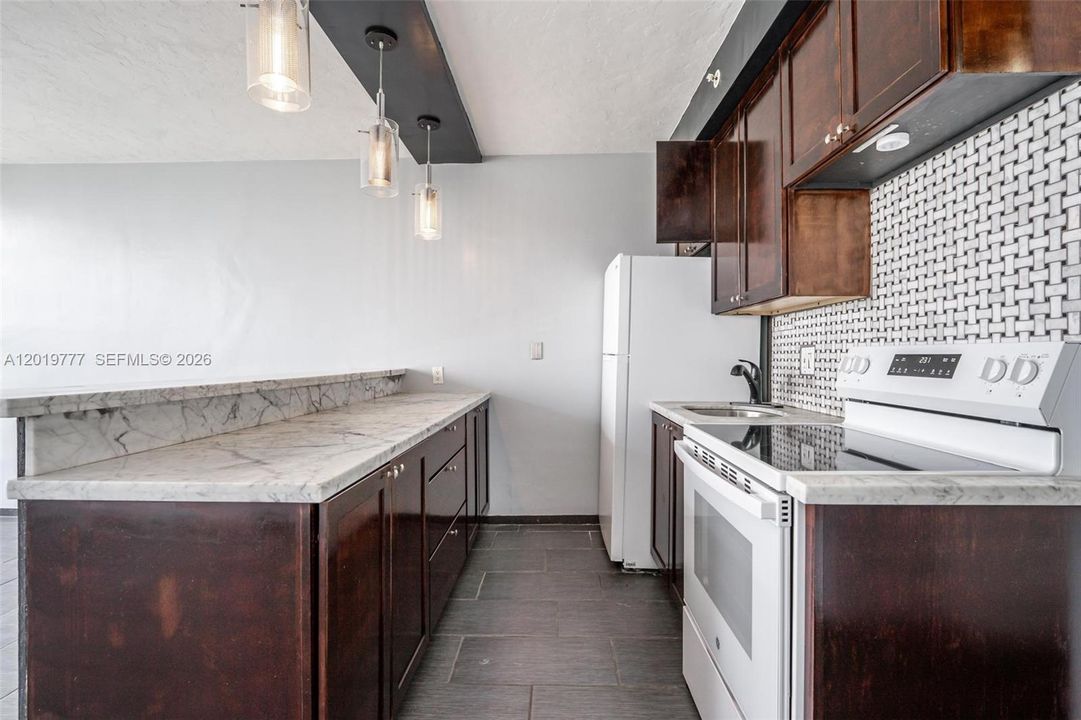 Active With Contract: $1,600 (0 beds, 1 baths, 474 Square Feet)