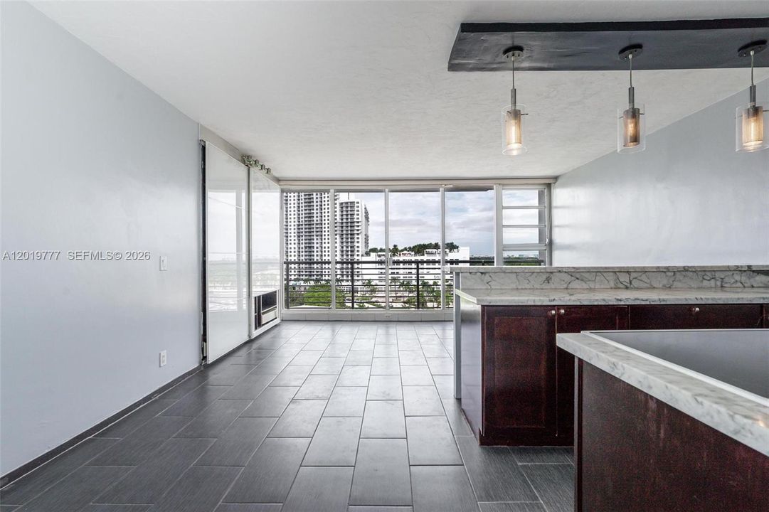 Active With Contract: $1,600 (0 beds, 1 baths, 474 Square Feet)