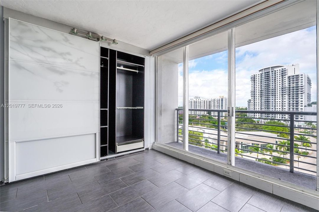 Active With Contract: $1,600 (0 beds, 1 baths, 474 Square Feet)