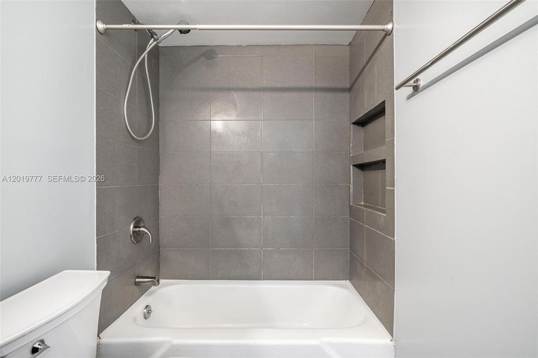 Active With Contract: $1,600 (0 beds, 1 baths, 474 Square Feet)