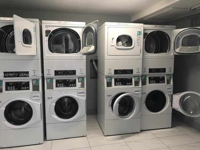Active With Contract: $1,600 (0 beds, 1 baths, 474 Square Feet)