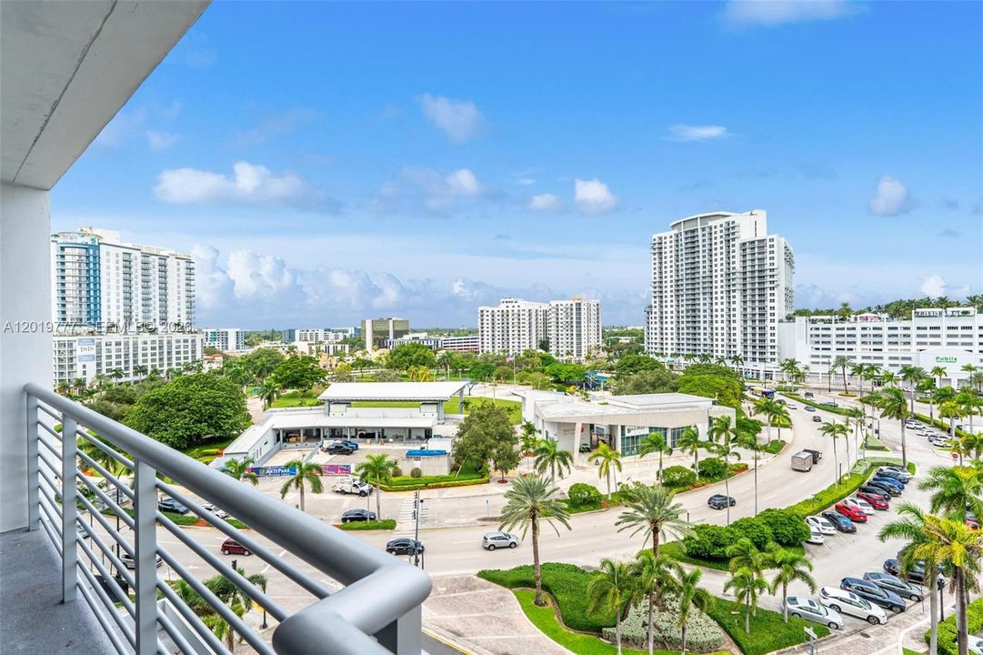 Active With Contract: $1,600 (0 beds, 1 baths, 474 Square Feet)