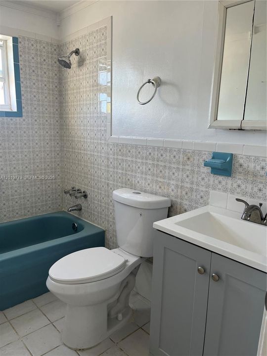 For Sale: $199,000 (2 beds, 2 baths, 861 Square Feet)