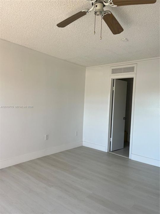For Sale: $199,000 (2 beds, 2 baths, 861 Square Feet)