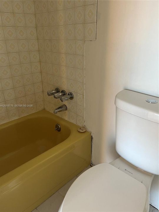 For Sale: $199,000 (2 beds, 2 baths, 861 Square Feet)