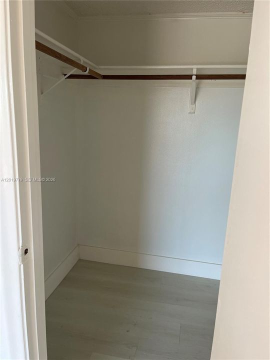 For Sale: $199,000 (2 beds, 2 baths, 861 Square Feet)