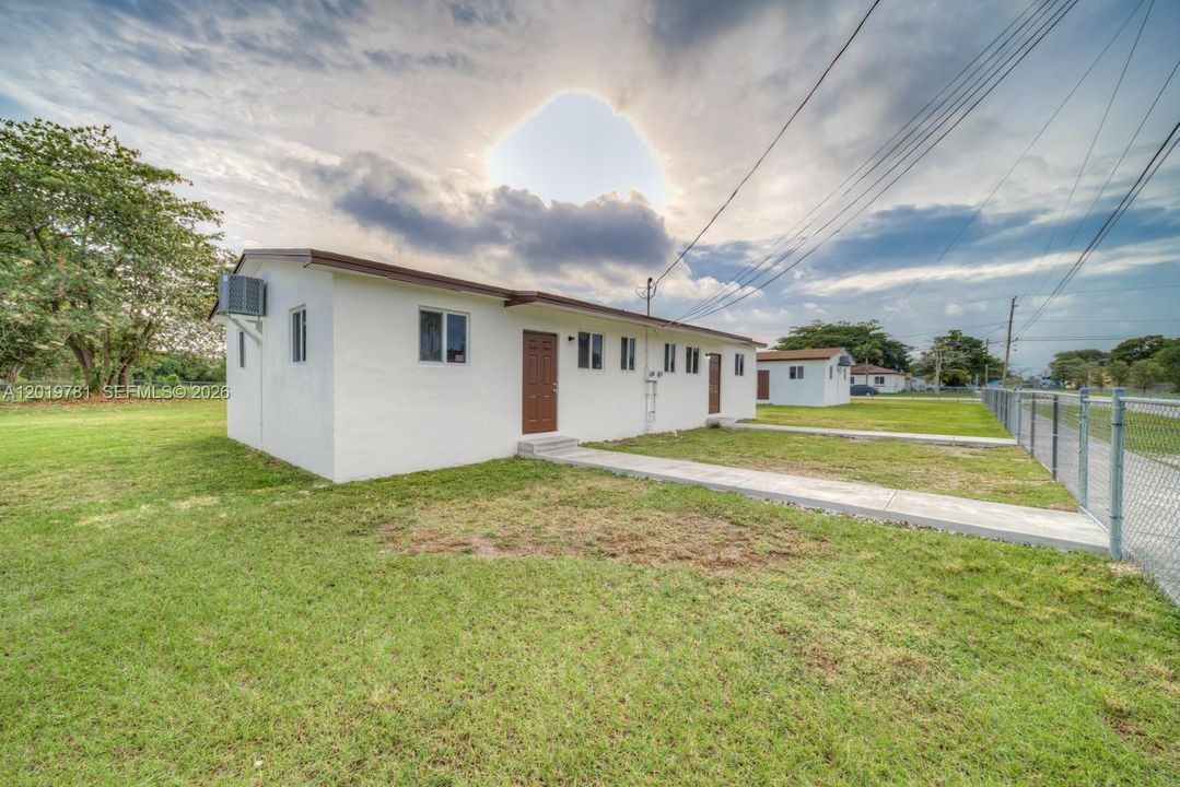 For Rent: $1,950 (3 beds, 1 baths, 650 Square Feet)