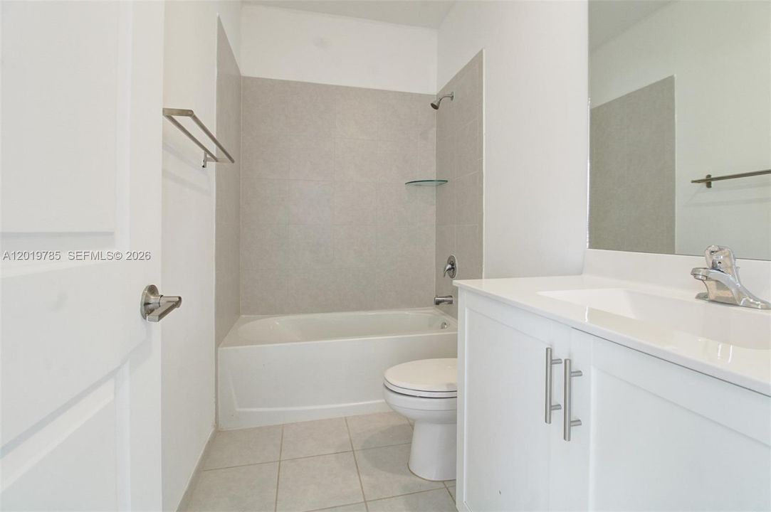For Sale: $460,000 (3 beds, 3 baths, 1320 Square Feet)