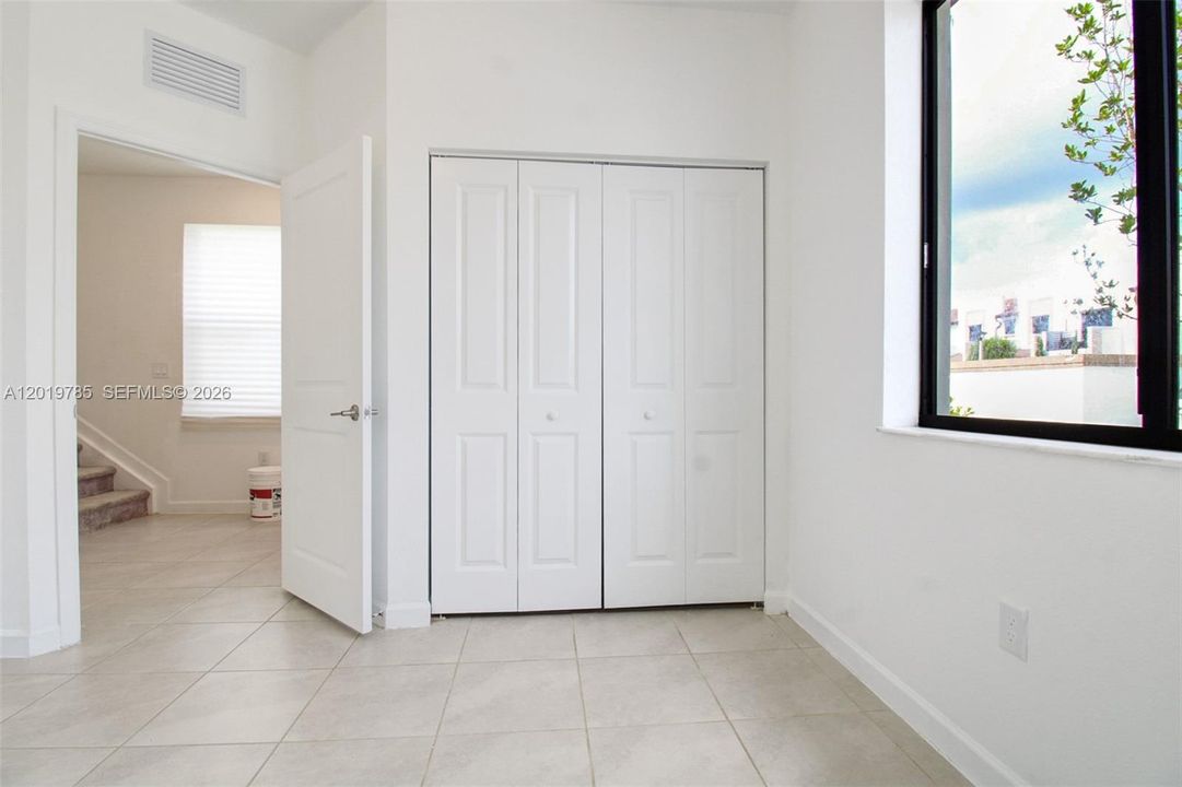 For Sale: $460,000 (3 beds, 3 baths, 1320 Square Feet)