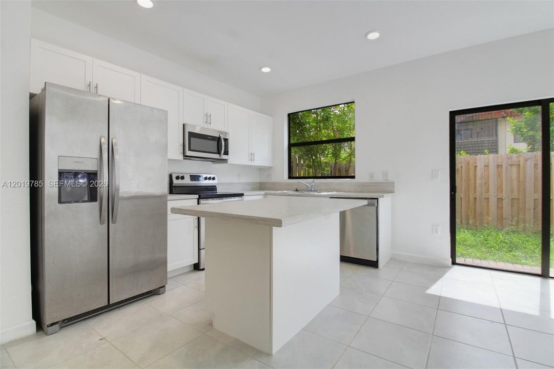For Sale: $460,000 (3 beds, 3 baths, 1320 Square Feet)