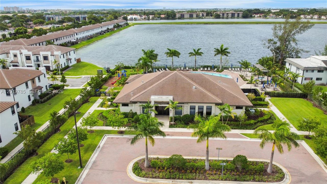 For Sale: $460,000 (3 beds, 3 baths, 1320 Square Feet)