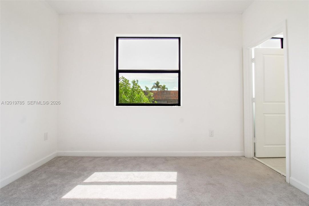 For Sale: $460,000 (3 beds, 3 baths, 1320 Square Feet)