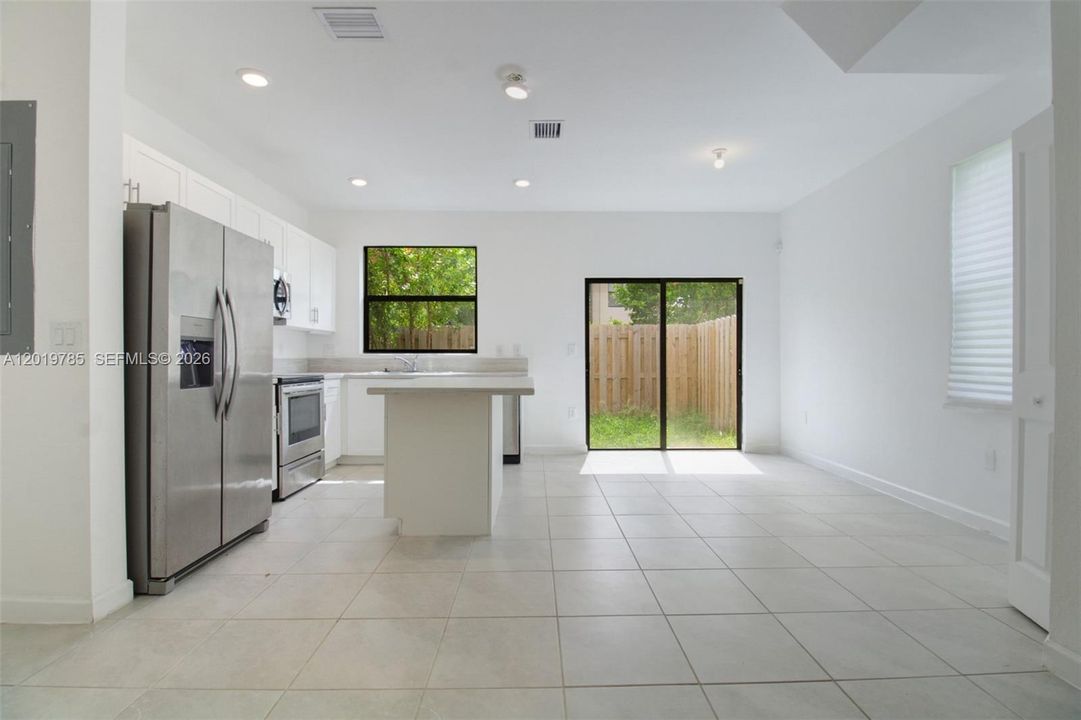 For Sale: $460,000 (3 beds, 3 baths, 1320 Square Feet)