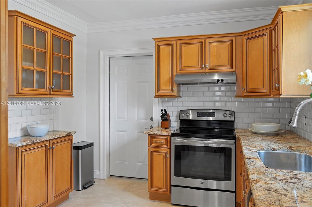 For Sale: $2,250,000 (4 beds, 3 baths, 2197 Square Feet)