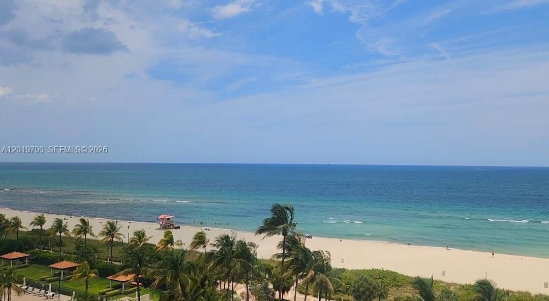 En Venta: $949,000 (2 camas, 2 baños, 1034 Pies cuadrados)