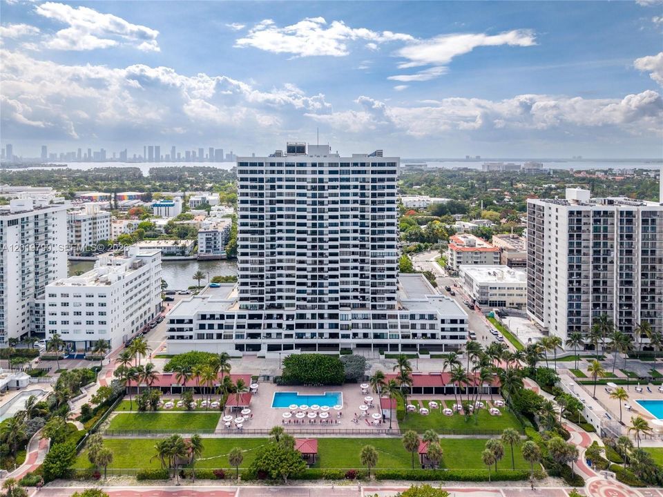 En Venta: $949,000 (2 camas, 2 baños, 1034 Pies cuadrados)