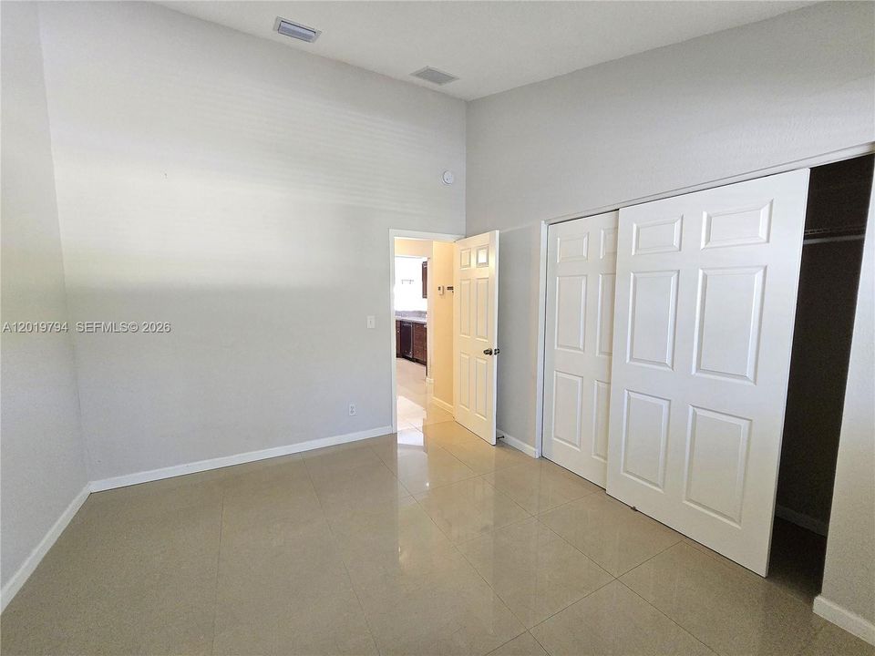 Activo con contrato: $2,200 (2 camas, 2 baños, 1096 Pies cuadrados)