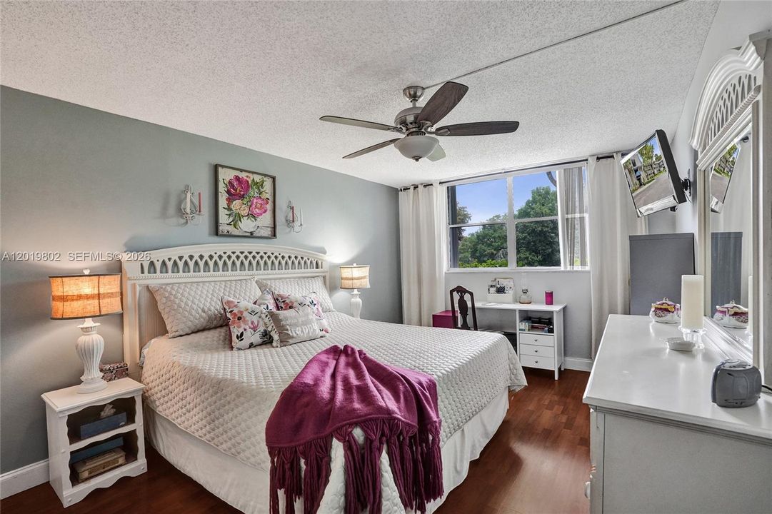 For Sale: $114,800 (2 beds, 2 baths, 950 Square Feet)