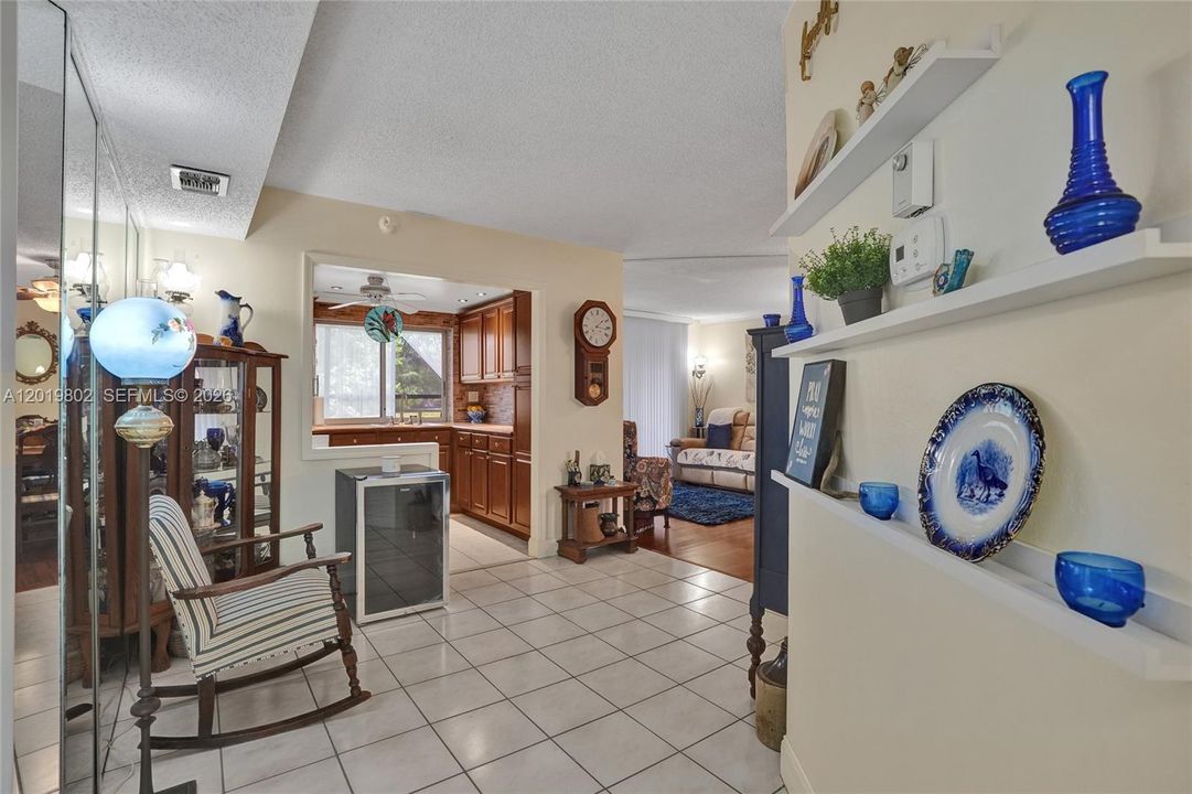 For Sale: $114,800 (2 beds, 2 baths, 950 Square Feet)