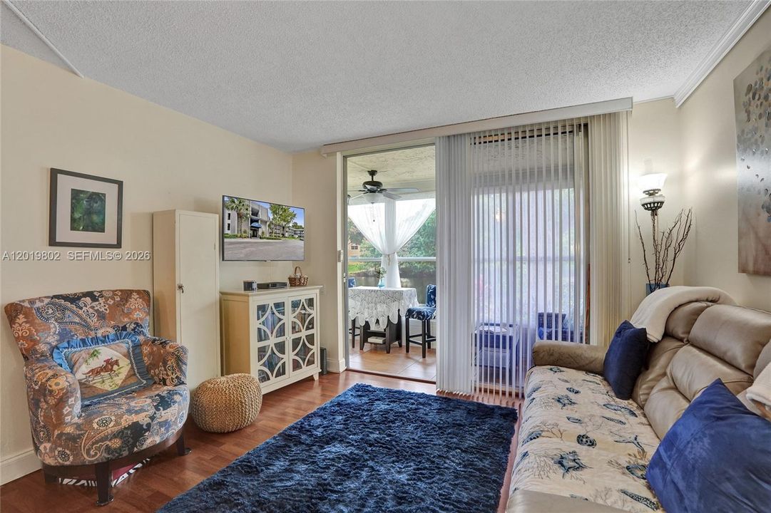 For Sale: $114,800 (2 beds, 2 baths, 950 Square Feet)