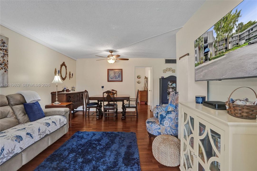 For Sale: $114,800 (2 beds, 2 baths, 950 Square Feet)