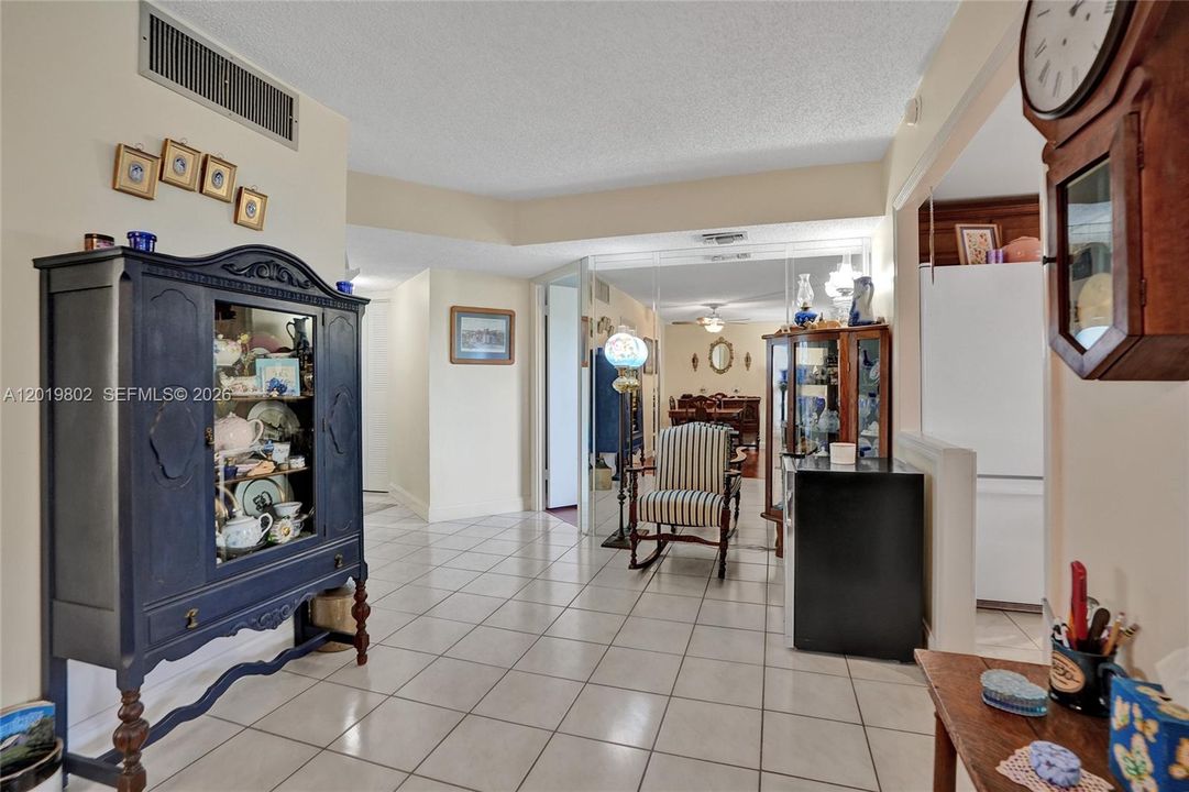 For Sale: $114,800 (2 beds, 2 baths, 950 Square Feet)