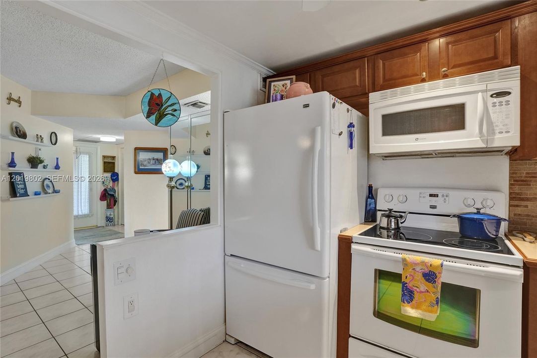For Sale: $114,800 (2 beds, 2 baths, 950 Square Feet)