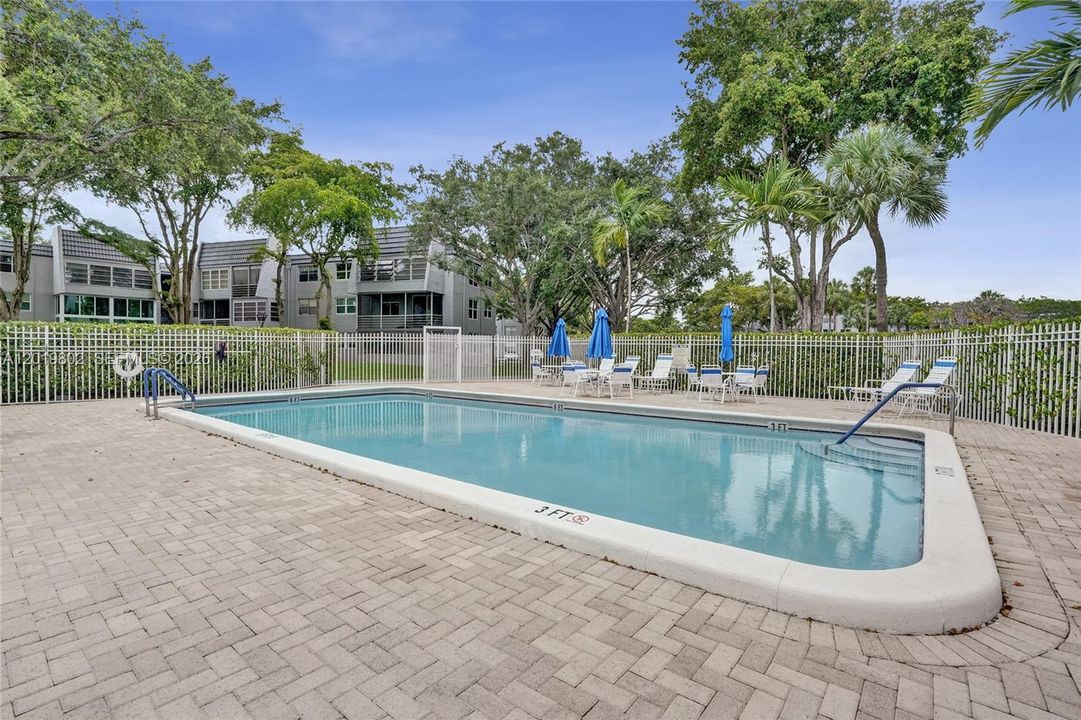 For Sale: $114,800 (2 beds, 2 baths, 950 Square Feet)