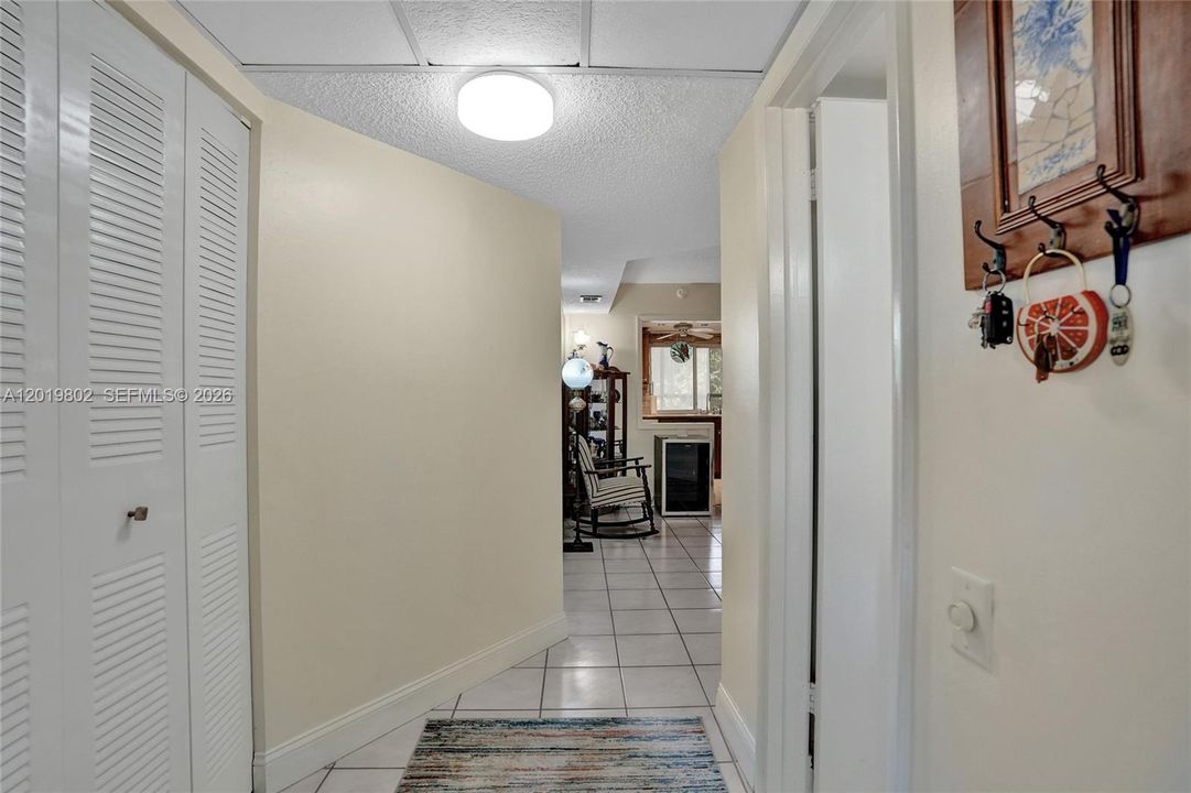 For Sale: $114,800 (2 beds, 2 baths, 950 Square Feet)