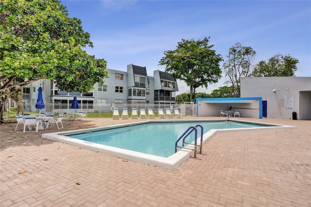 For Sale: $114,800 (2 beds, 2 baths, 950 Square Feet)