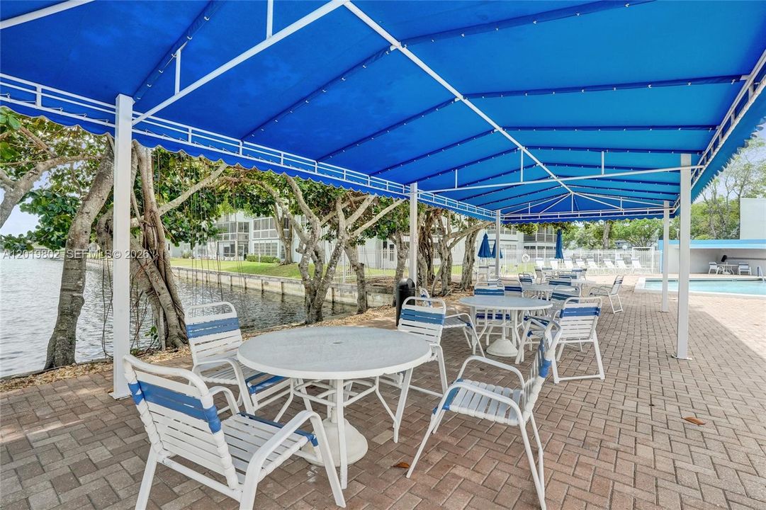 For Sale: $114,800 (2 beds, 2 baths, 950 Square Feet)