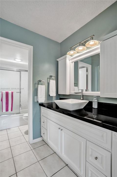 For Sale: $114,800 (2 beds, 2 baths, 950 Square Feet)