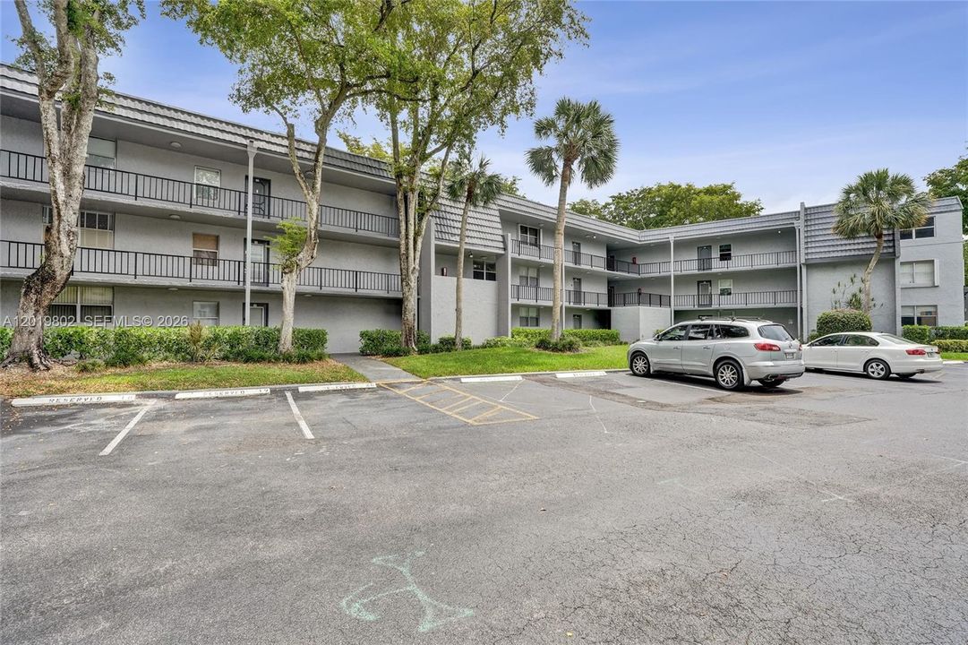 For Sale: $114,800 (2 beds, 2 baths, 950 Square Feet)