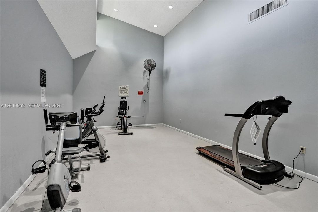 For Sale: $114,800 (2 beds, 2 baths, 950 Square Feet)