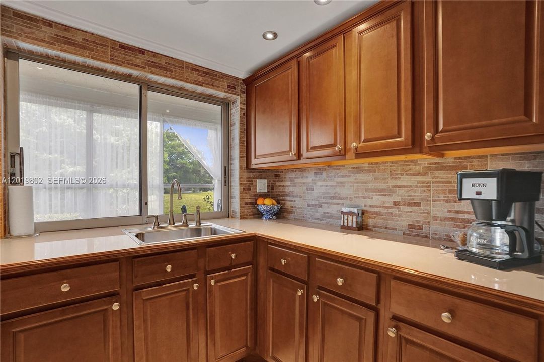 For Sale: $114,800 (2 beds, 2 baths, 950 Square Feet)