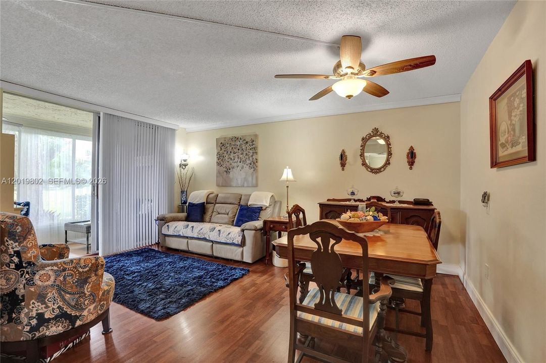 For Sale: $114,800 (2 beds, 2 baths, 950 Square Feet)