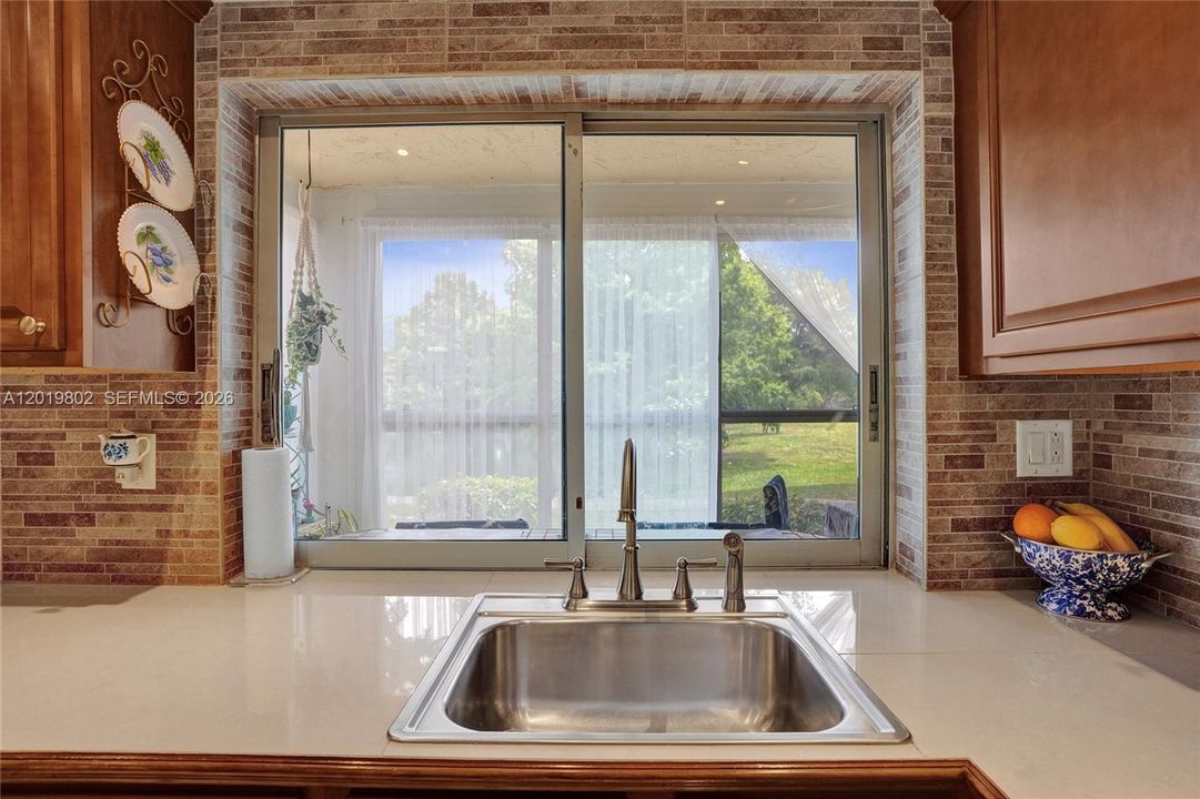 For Sale: $114,800 (2 beds, 2 baths, 950 Square Feet)