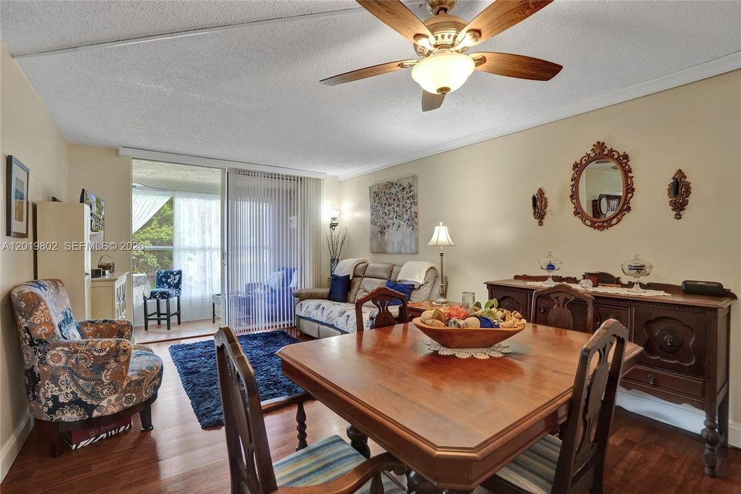 For Sale: $114,800 (2 beds, 2 baths, 950 Square Feet)