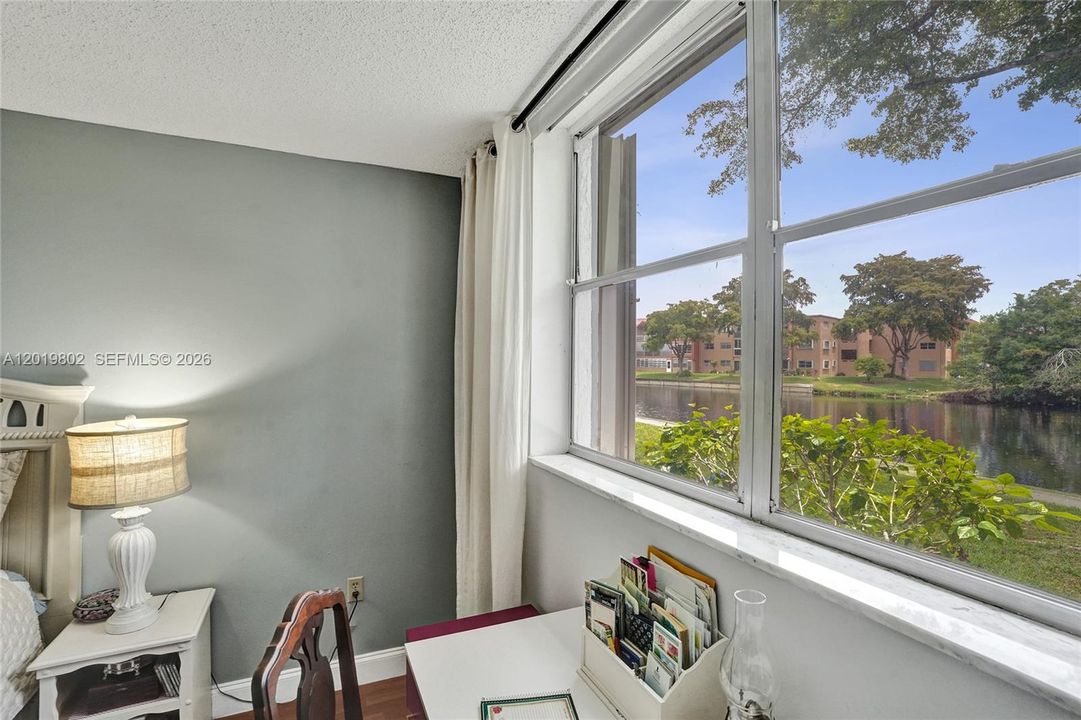 For Sale: $114,800 (2 beds, 2 baths, 950 Square Feet)