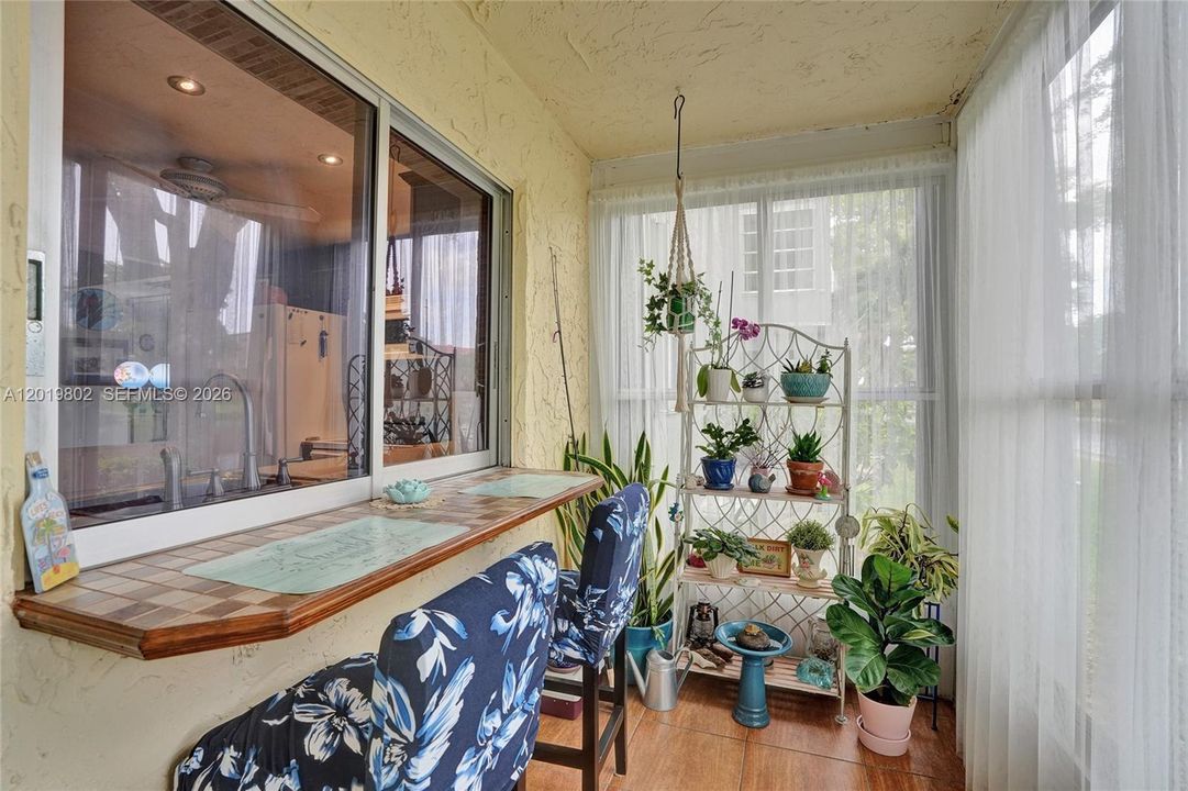 For Sale: $114,800 (2 beds, 2 baths, 950 Square Feet)
