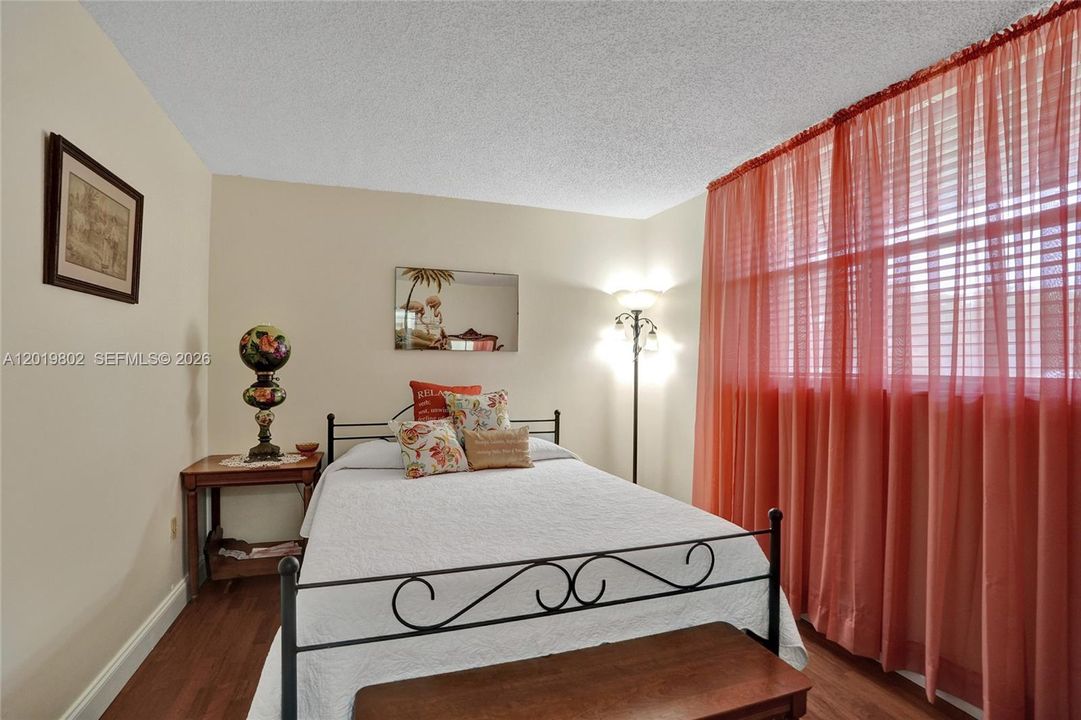 For Sale: $114,800 (2 beds, 2 baths, 950 Square Feet)