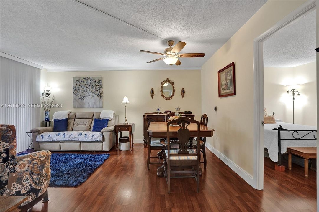 For Sale: $114,800 (2 beds, 2 baths, 950 Square Feet)