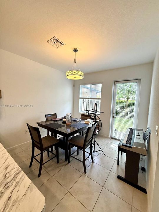 En Venta: $485,000 (4 camas, 3 baños, 1602 Pies cuadrados)