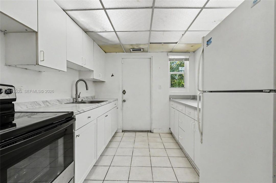 Под контрактом: $329,000 (2 спален, 1 ванн, 812 Квадратных фут)