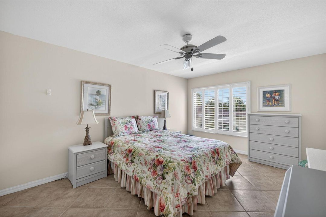 MASTER BEDROOM....