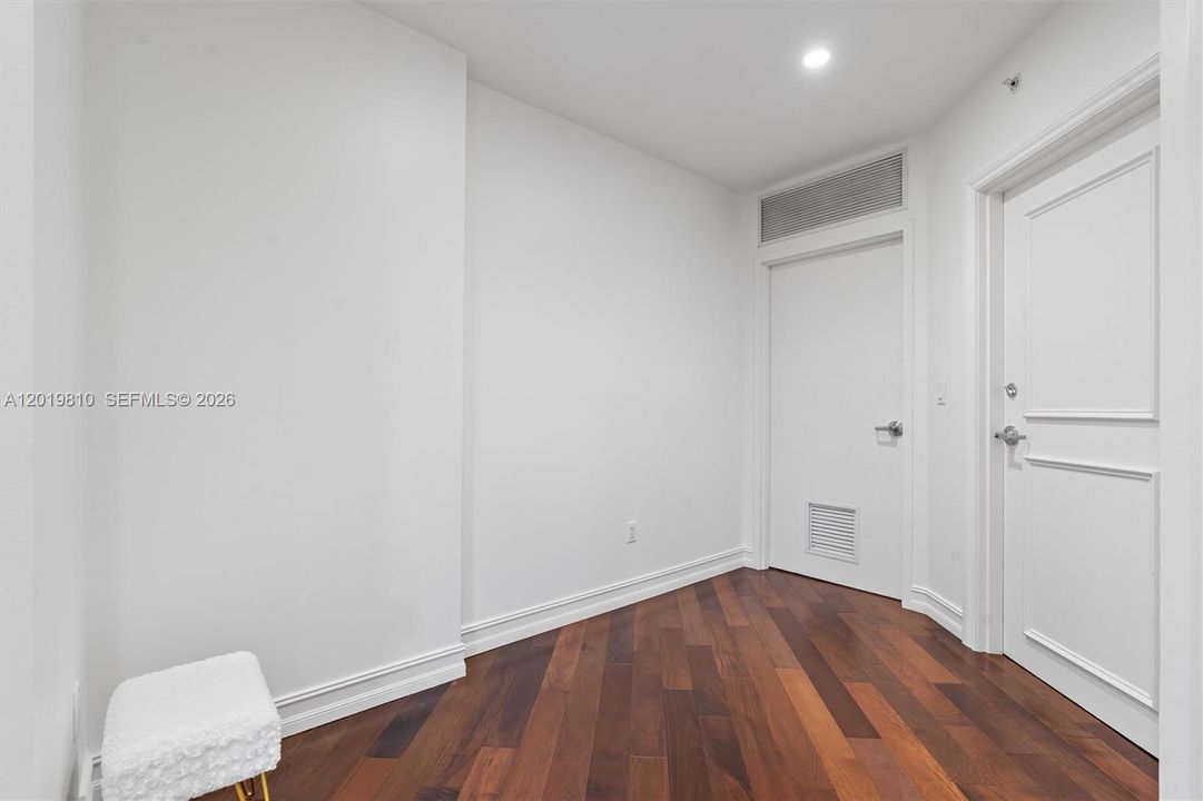 For Sale: $930,000 (2 beds, 2 baths, 2525 Square Feet)