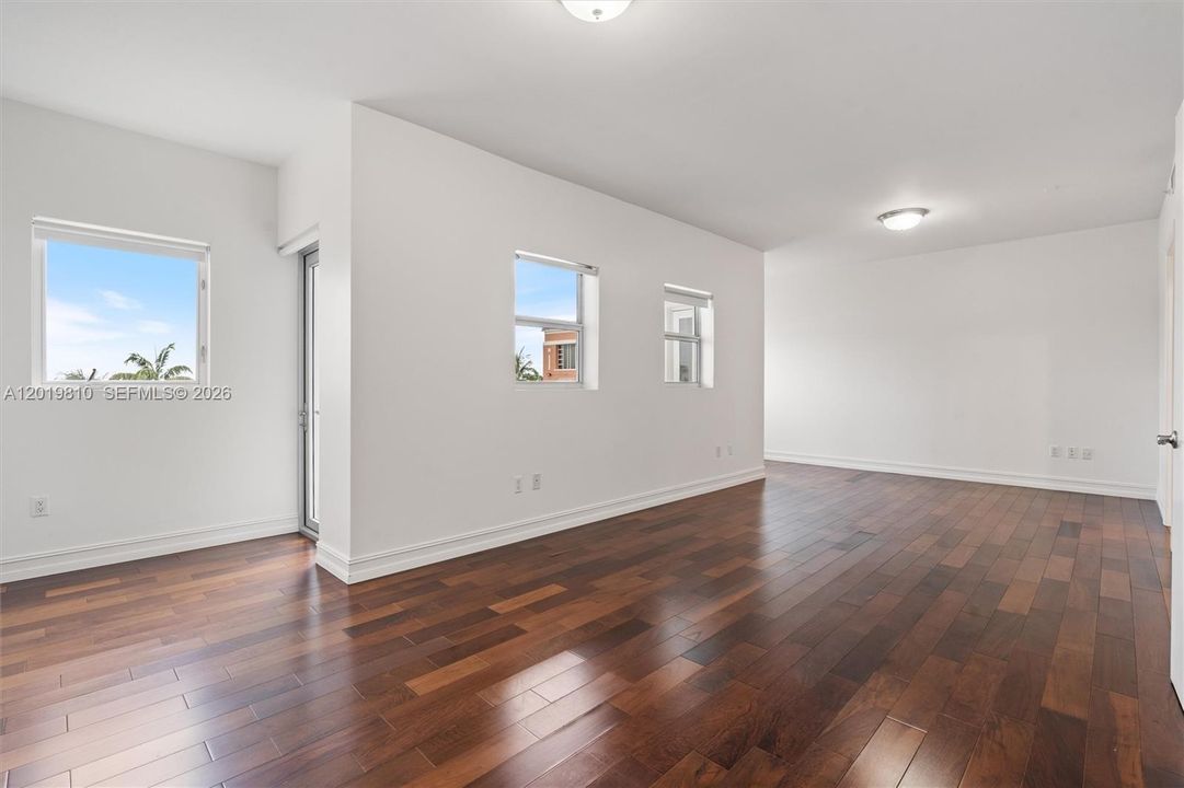 For Sale: $930,000 (2 beds, 2 baths, 2525 Square Feet)